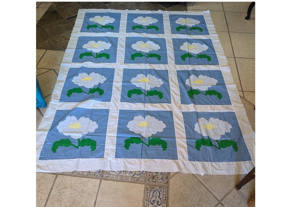 Vintage quilt top Floral 12 Block applique white yellow green blue flower 71x 94